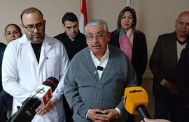 El Dr. Isaías Fretes visitó el Hospital del IPS de Villarrica durante una maratón quirúrgica destinada a reducir listas de espera.