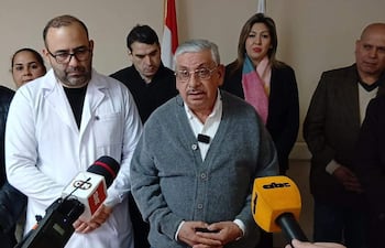El Dr. Isaías Fretes visitó el Hospital del IPS de Villarrica durante una maratón quirúrgica destinada a reducir listas de espera.