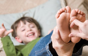 Aunque la mayoría de las personas están familiarizadas con el cosquilleo, su sensibilidad en los humanos es uno de los enigmas científicos más antiguos sin resolver.