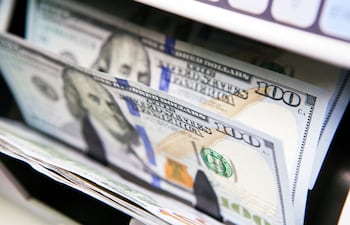 Billetes de 100 dólares.