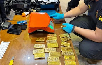Incautan 22 kilos de lingotes de oro en el aeropuerto Silvio Pettirossi.