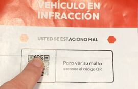 La supuesta infracción por estacionar mal un vehículo.