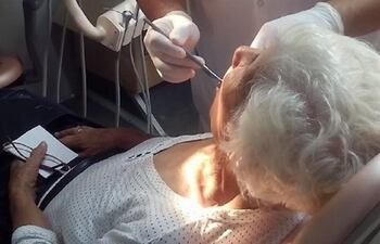 Odontólogos dicen que no quieren bloquear el trabajo a otros rubros, pero que se debe ser bien clatro sobre la especialización que tenga cada profesional.