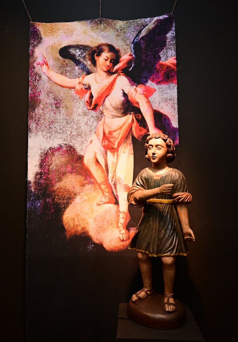 Talla del Niño custodiado por un Ángel de la Guarda. Barroco hispano-guaraní, siglo XVII.