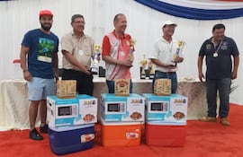 Como hace 10 años, Todo Truco Paraguay (TTP) organiza el torneo de truco deportivo más grande del país, con premios consistentes en productos navideños, copas y medallas.