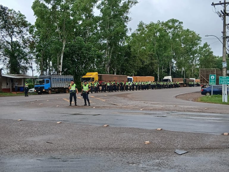 Camioneros logran acuerdo provisorio con Dinatran, pero el paro continúa en el cruce Villarrica–Paraguarí