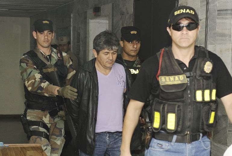 Juan Pucheta Martínez, cuando fue capturado y extraditado por error en 2012. Ahora cayó su hermano, que era el verdadero buscado.