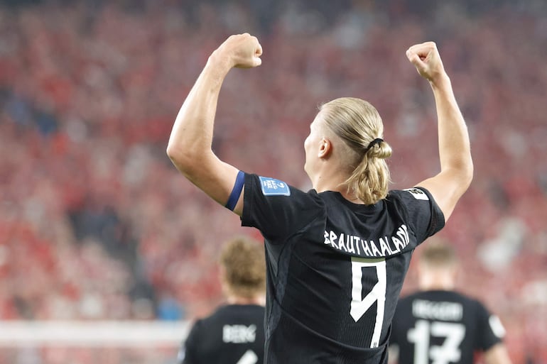 Erling Haaland, de Noruega, registró un doblete ante Senegal.