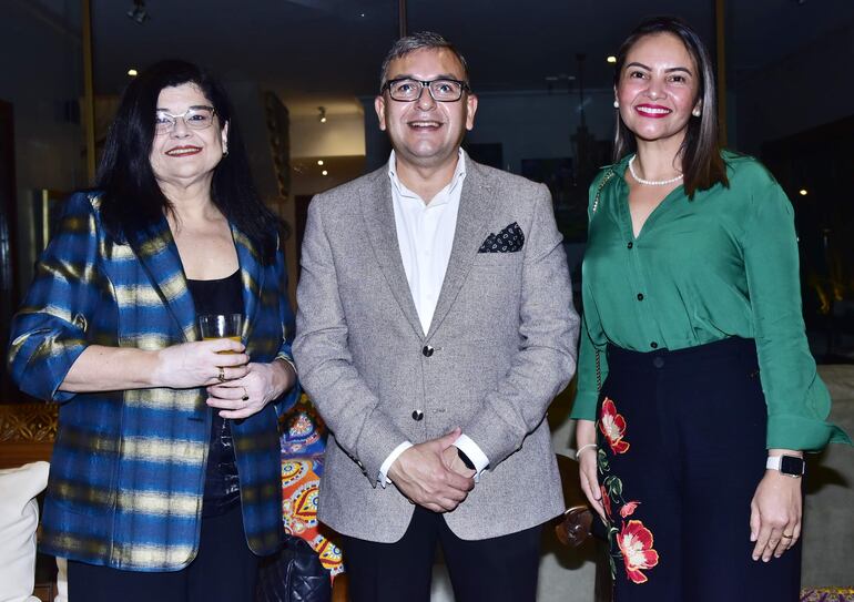 Carolina Llanes, Ricardo Barreto y Liliana Ruiz Díaz.