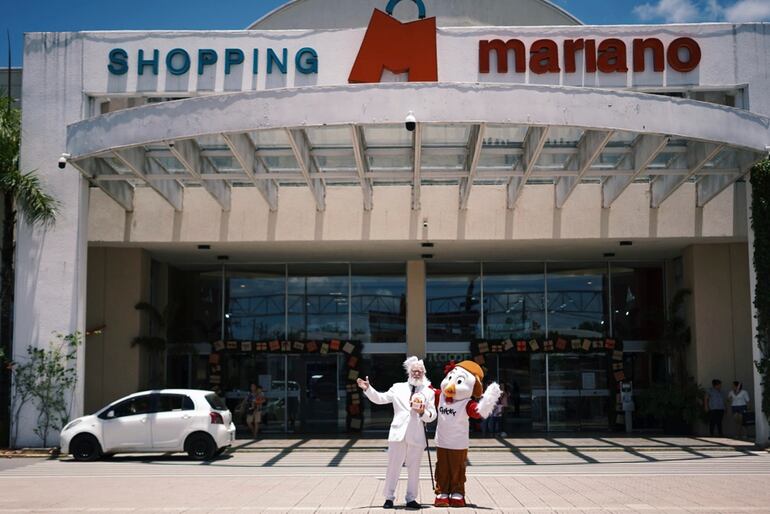 Recientementa la empresa SouthFood S.A, inauguró su séptimo local de KFC en el Shopping Mariano.