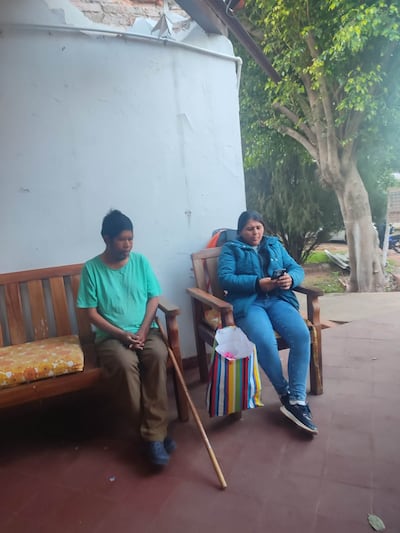 Una familia asistió a un no vidente con discapacidad intelectual que estaba en situación de calle. Buscan a sus allegados y lamentan que el Estado no se haga cargo.