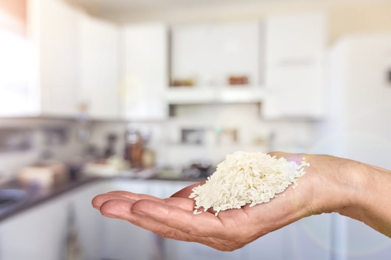 ¿Para qué sirve poner arroz en los armarios? Lo que realmente puede hacer contra la humedad - Estilo de vida