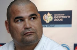 José Luis Chilavert, emblemático arquero de la Albirroja y del club Vélez Sarsfield (ARG), conocido también por sus polémicas disputas judiciales, quiere ser presidente de la República.
