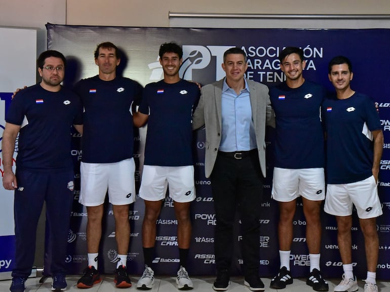 Paulo Carvallo (se. de izq. a der.), capitán de Paraguay en la Copa Davis.