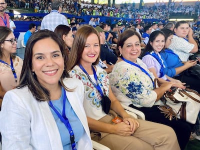 Johanna Ortega (i), Soledad Núñez y la senadora Esperanza Martínez en una convención del PLRA.