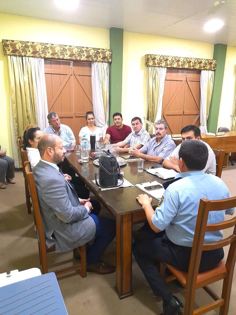 Autoridades municipales, del Juzgado de Garantía, del Ministerio Público y de la Comisaría local, acordaron llevara adelante trabajo conjunto para desalentar ola delictiva.