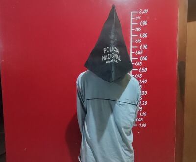 Este hombre con 16 antecedentes penales fue aprehendido como presunto autor de un hurto.