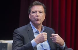 (ARCHIVO) - El exdirector del Buró Federal de Investigaciones (FBI), James Comey.