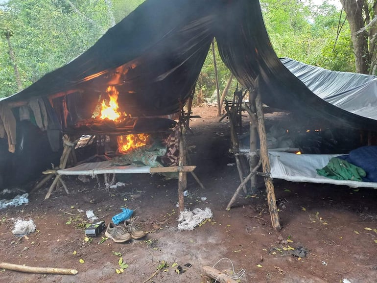 Destrucción de campamentos narcos, durante una incursión de la Senad y la FTC en Bella Vista Norte, Amambay.