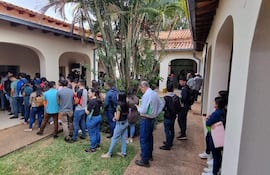 Imagen ilustrativa: estudiantes de Misiones gestionan becas de estudios.