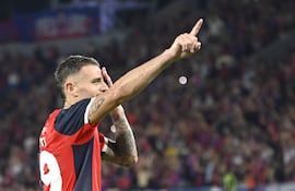 El argentino Pablo Vegetti, jugador de Cerro Porteño, celebra un gol en el partido frente a Sportivo Luqueño por la tercera fecha del torneo Apertura 2026 de la Primera División de Paraguay en el estadio La Nueva Olla, en Asunción, Paraguay.