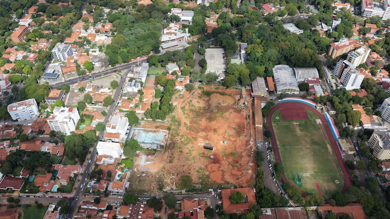 En una época fue el lugar más emblemático de Olimpia, el estadio Manuel Ferreira, que hasta ahora fue demolido con la idea de crear la nueva casa, el estadio Osvaldo Domínguez Dibb que sigue siendo un sueño.
