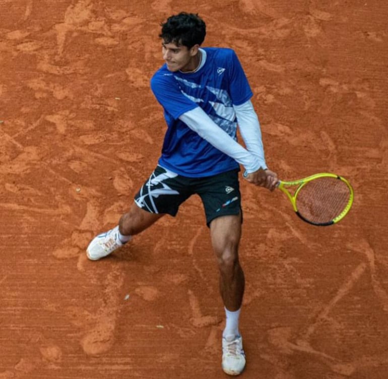 El tenista paraguayo Adolfo Daniel Vallejo durante el partido de los cuartos de final del ATP Challenger Tour Santa Fe, en Argentina.