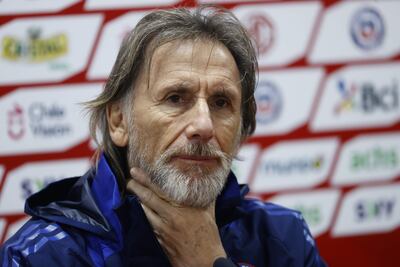 El entrenador de la selección chilena de fútbol, Ricardo Gareca, asiste a una rueda de prensa este miércoles, en el estadio Nacional en Santiago (Chile). 