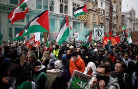 Londres, 18 de enero de 2025: manifestantes propalestinos reclaman el fin de la ocupación israelí de Gaza y que el gobierno británico ponga fin a todo comercio de armas con Israel (EFE/EPA/DAVID CLIFF)