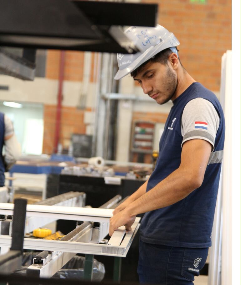 Una de las ventajas que ofrece Crystal House a sus clientes es una garantía de 10 años en todos
sus trabajos.