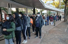 Pacientes que acuden al Hospital de Calle´i piden prioridad para adultos mayores, y para las embarazadas.
