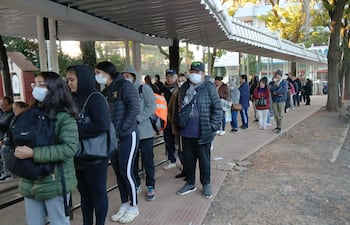 Pacientes que acuden al Hospital de Calle´i piden prioridad para adultos mayores, y para las embarazadas.