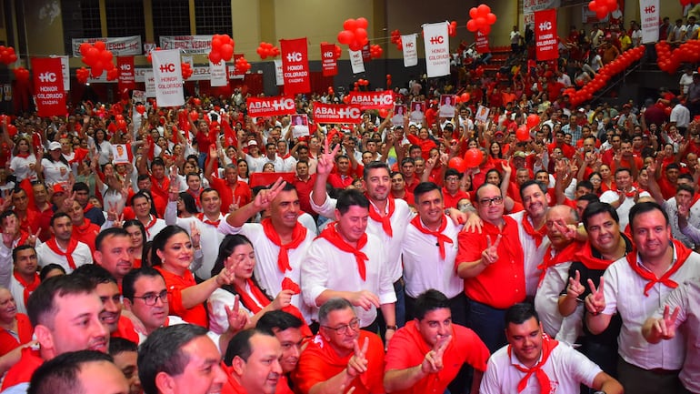 Pedro Alliana junto a autoridades nacionales y precandidatos a intendencia y concejalía por HC en Caazapá.