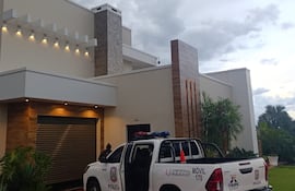 Grupo armado atraca residencia de viuda de reconocido exempresario yerbatero de Itapúa en Natalio