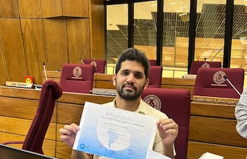 Diputado Raúl Benítez lamenta sobreseimiento del senador Hernán Rivas, procesado por presunto título falso.