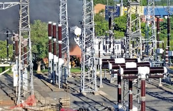 La capacidad adicional de transformación y compensación reactiva para apoyar la red de distribución de la ANDE, tal y como se prevé en el Plan Maestro 2021-2030, es fundamental para evitar una crisis de suministro y prevenir un mayor deterioro de la calidad y la fiabilidad de la electricidad.