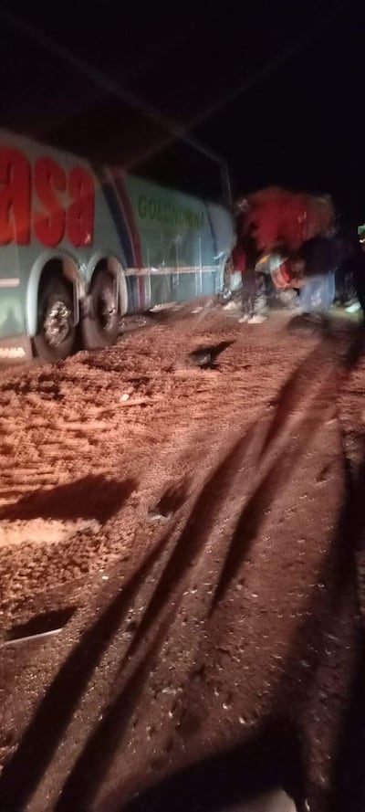 El ómnibus involucrado en el accidente fatal en Cerro Corá, quedó con severos daños.