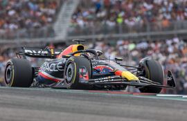 El tricampeón mundial, Max Verstappen, sigue batiendo récords en la máxima categoría. EFE