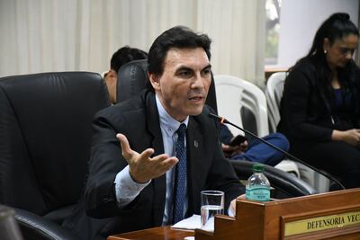 Carlos Pereira, interventor de la Municipalidad de Asunción, el miércoles último ante la Junta Municipal.