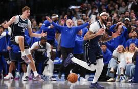 Anthony Davis, figura de los los Dallas Mavericks, se perderá varias fechas de la NBA por lesión.