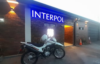 Allanamiento a la sede de Interpol Paraguay tras el levantamiento del código rojo de Gianina García y José Estigarribia pareja sentimental y testaferro respectivamente de Sebastián Marset, presunto narcotraficante prófugo de la justicia.
