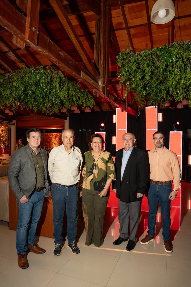 Mariano Herrero, Carlos González, Gloria Recalde, Mario Estigarribia y Nelson Estigarribia.