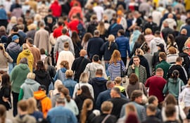 Gran cantidad de personas se desplaza.