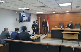 Tras 18 meses de chicanas acusados se presentaron ante el juez Humberto Otazú.