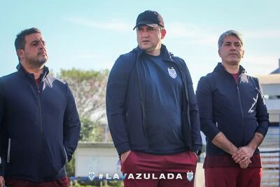 Aldo Bobadilla en la presentación ante el plantel de la "V" azulada. (Foto: Sportivo Ameliano)