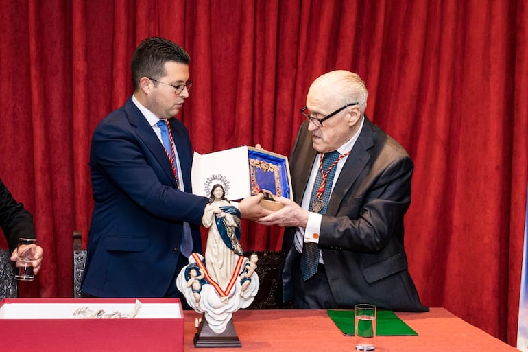 Homenaje y donación en el Museo de Arte Sacro