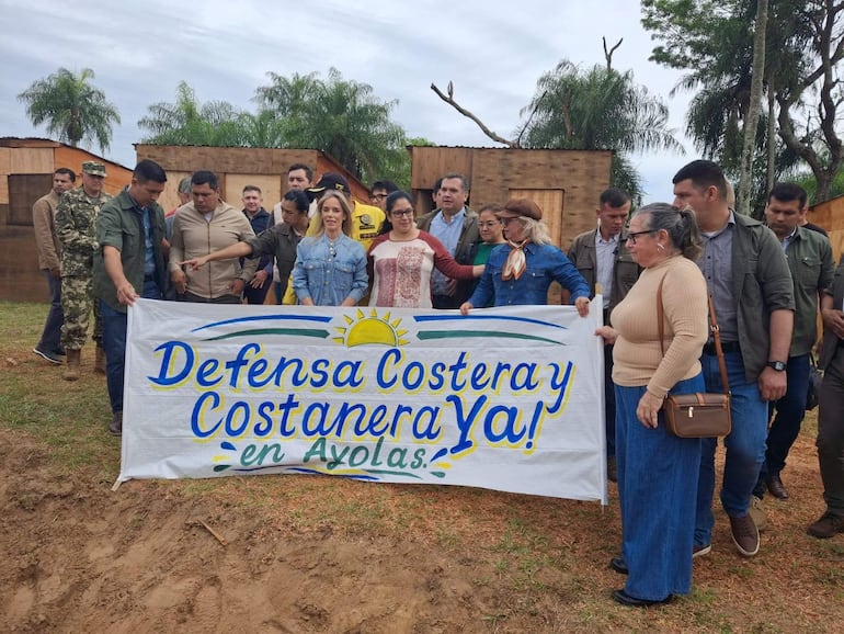 Mujeres de Ayolas piden construir una defensa costera urgente