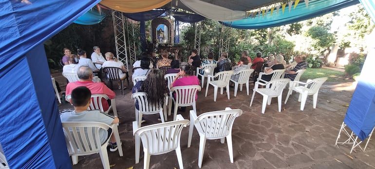 Más de 24 años con fe y devoción, una familia celebra a la Virgen de Caacupé en la capital de Misiones