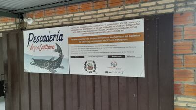 Local de venta de pescados en la comunidad indigena de los Ishir en Fuerte Olimpo. El 31 de enero feneció la prohibición de pescar en esta zona de aguas compartidas con el Brasil, y tras 90 días de veda, desde hoy se reinicia la actividad, beneficiando en especial a las comunidades indígenas. El sector del turismo también se ve favorecido en la zona del gran Pantanal.