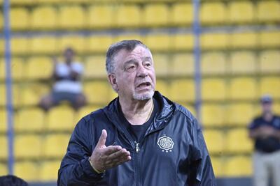 Ever Hugo Almeida Almada (77 años), hasta ayer entrenador de Olimpia.